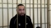 "Хоть раз услышать его голос". В Кыргызстане бабушка осужденного на пять лет акына Азамата Ишенбекова до сих пор не знает о приговоре